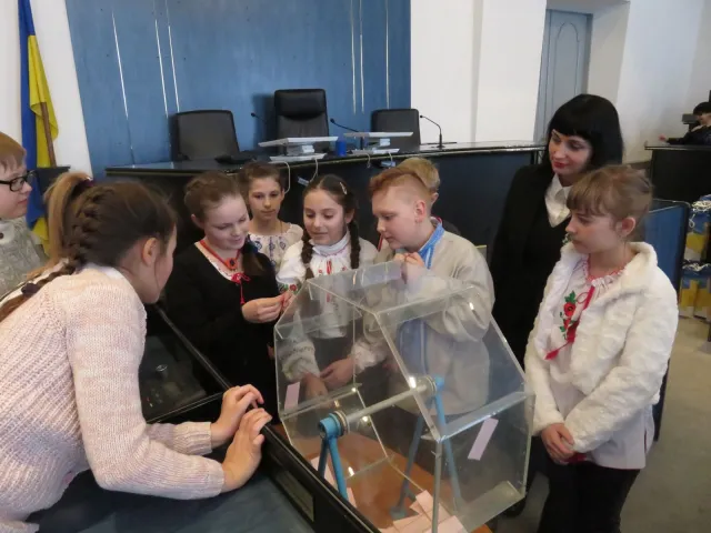 Учні школи №12 завітали на екскурсію до Хмельницької міської ради — фото 15