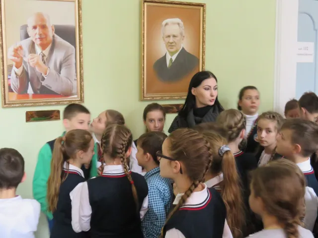 Для учнів гімназії №2 провели цікаву екскурсію у міській раді — фото 17