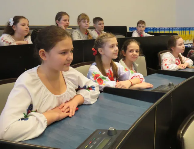Для учнів школи №24 провели пізнавальну екскурсію у міській раді — фото 5