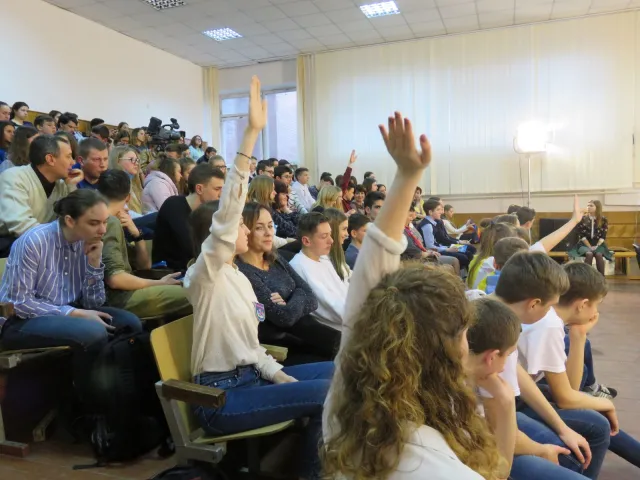Юні хмельничани показали відмінні знання з місцевого самоврядування на проекті «Битва шкіл» — фото 13