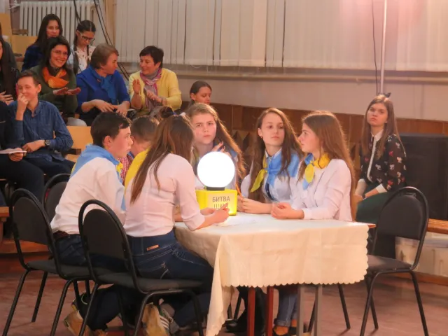 Юні хмельничани показали відмінні знання з місцевого самоврядування на проекті «Битва шкіл» — фото 16