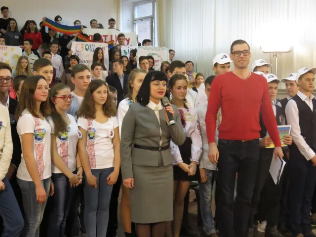 Юні хмельничани показали відмінні знання з місцевого самоврядування на проекті «Битва шкіл» — фото 3