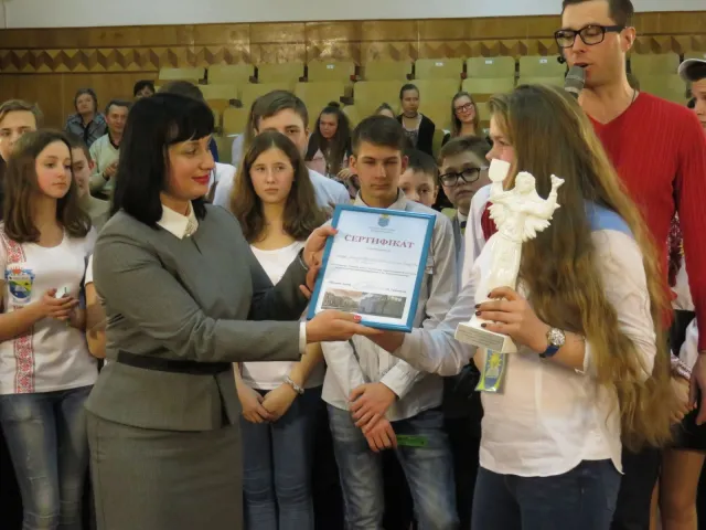 Юні хмельничани показали відмінні знання з місцевого самоврядування на проекті «Битва шкіл» — фото 4
