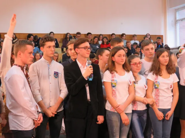 Юні хмельничани показали відмінні знання з місцевого самоврядування на проекті «Битва шкіл» — фото 6