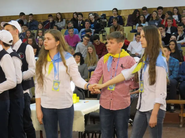 Юні хмельничани показали відмінні знання з місцевого самоврядування на проекті «Битва шкіл» — фото 7