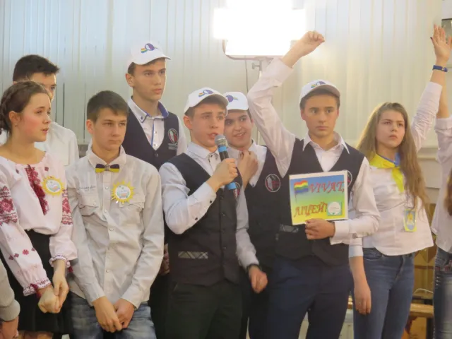 Юні хмельничани показали відмінні знання з місцевого самоврядування на проекті «Битва шкіл» — фото 8