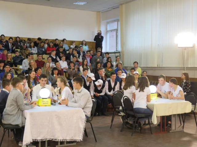 Юні хмельничани показали відмінні знання з місцевого самоврядування на проекті «Битва шкіл» — фото 10