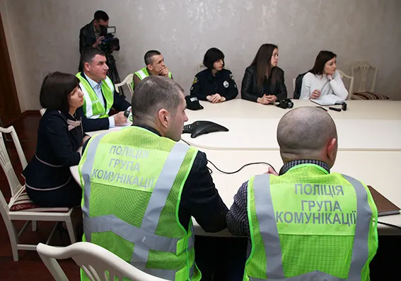 «Слово, а не зброя»: у Хмельницькому працюватимуть поліцейські антиконфліктні групи — фото 5