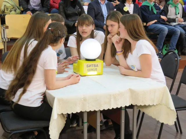 Юні хмельничани показали відмінні знання з історії рідного міста на брейн-рингу «Моя позиція» та виграли поїздку до Верховної Ради України — фото 10