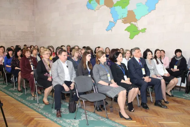 Дружина Президента України презентувала у Хмельницькому проект Медіатеки для шкіл з інклюзивною освітою — фото 6