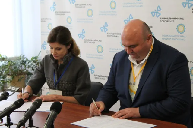 Дружина Президента України презентувала у Хмельницькому проект Медіатеки для шкіл з інклюзивною освітою — фото 8