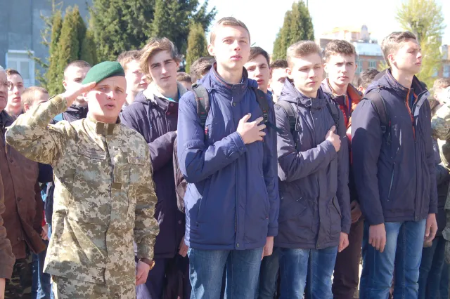 Для хмельницьких старшокласників пройдуть триденні військово-патріотичні збори на базі прикордонної академії — фото 1