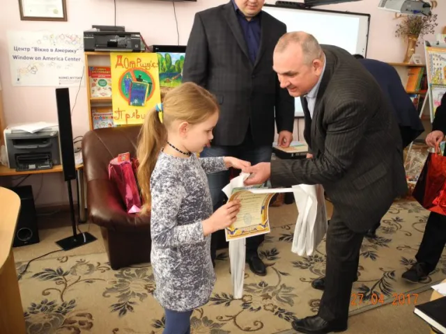 У Хмельницькому нагородили переможців Всеукраїнського конкурсу дитячого малюнку «Охорона праці очима дітей» — фото 2