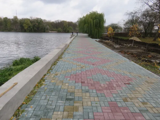 Оновлена набережна стала більш комфортною для відпочинку хмельничан — фото 4