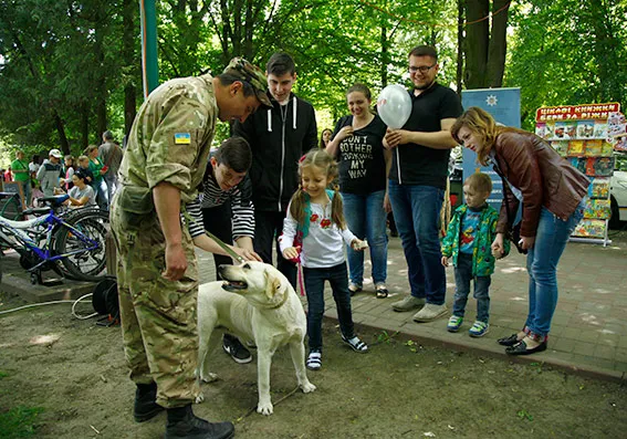 Для маленьких хмельничан у сквері ім. Т.Г. Шевченка з'явилось «Місто Професій» — фото 2