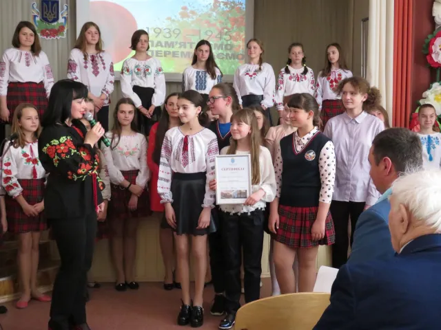 Маленькі хмельничани показали відмінні знання з місцевого самоврядування на брейн-рингу «Моя позиція» та виграли поїздку до Києва — фото 2