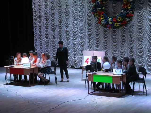 Маленькі хмельничани показали відмінні знання з місцевого самоврядування на брейн-рингу «Моя позиція» та виграли поїздку до Києва — фото 11