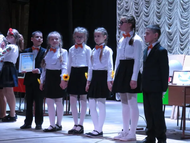 Маленькі хмельничани показали відмінні знання з місцевого самоврядування на брейн-рингу «Моя позиція» та виграли поїздку до Києва — фото 19
