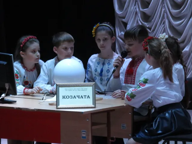 Маленькі хмельничани показали відмінні знання з місцевого самоврядування на брейн-рингу «Моя позиція» та виграли поїздку до Києва — фото 9