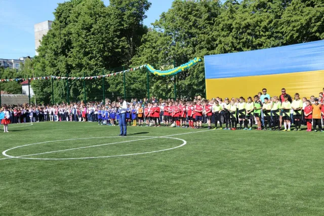 У мікрорайоні Гречани відкрили новий спортивний майданчик — фото 4