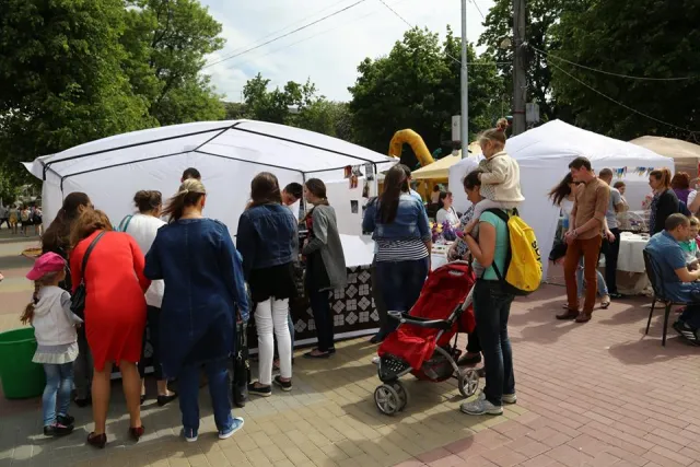 Креветки, шашлики і солодощі: у Хмельницькому пройшов Фестиваль рестораторів Поділля — фото 11