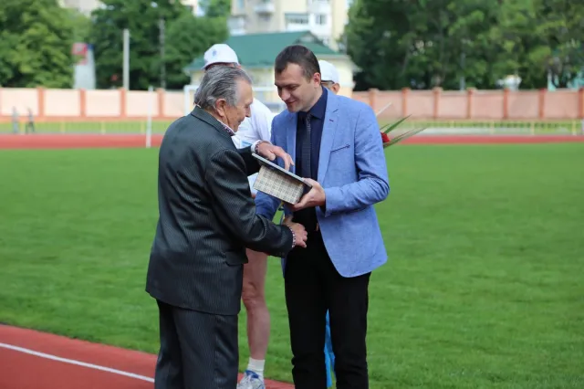 На стадіоні «Поділля» презентували оновлене легкоатлетичне ядро — фото 6