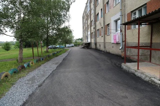 У Хмельницькому оновлять понад 30 дворів багатоповерхових будинків, а в кількох облаштують сучасні екопарковки — фото 2
