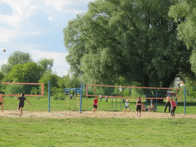 У Хмельницькому триває купальний сезон. Вода у Південному Бузі є придатною для купання — фото 1