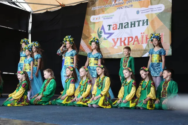 Парад близнят та фестиваль мистецтв «Таланти України»: у Хмельницькому відсвяткували День захисту дітей — фото 7
