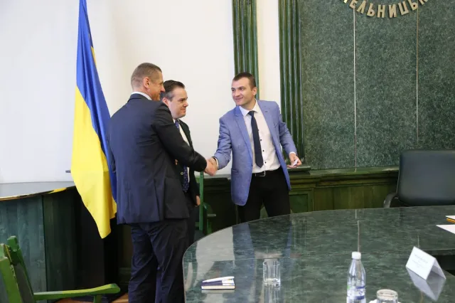 Програми для молоді: до Хмельницького завітав директор Міжнародного республіканського інституту (IRI) в Україні — фото 3