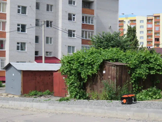 На Озерній демонтували незаконно встановлені гаражі — фото 1
