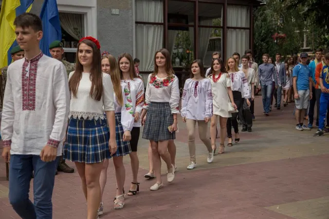 Хмельницькі випускники отримали золоті та срібні медалі — фото 3