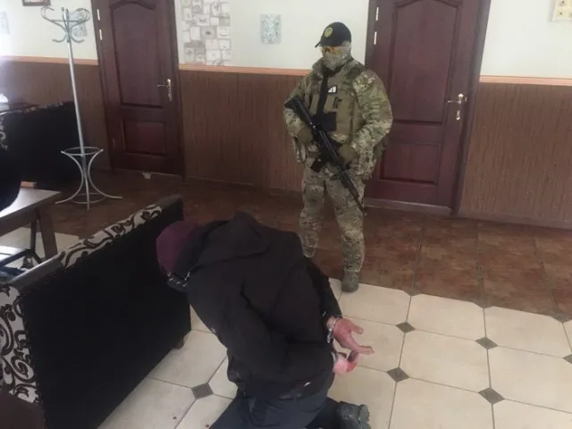 На Хмельниччині судитимуть рекетирів, які вимагали у людей гроші за «борги» — фото 4