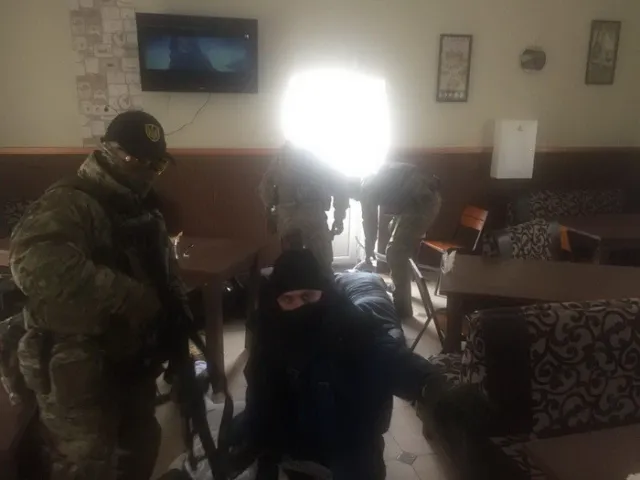 На Хмельниччині судитимуть рекетирів, які вимагали у людей гроші за «борги» — фото 6