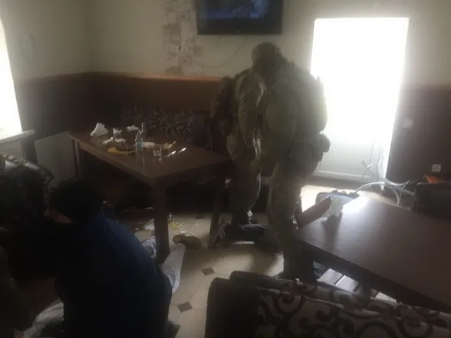 На Хмельниччині судитимуть рекетирів, які вимагали у людей гроші за «борги» — фото 7