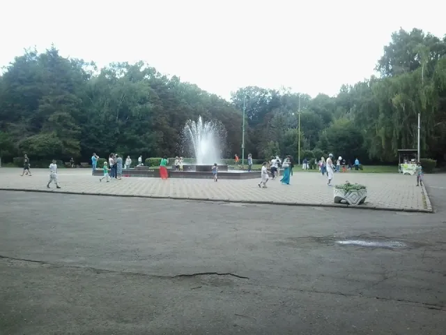 У парку ім. М. Чекмана почав працювати новий фонтан — фото 5