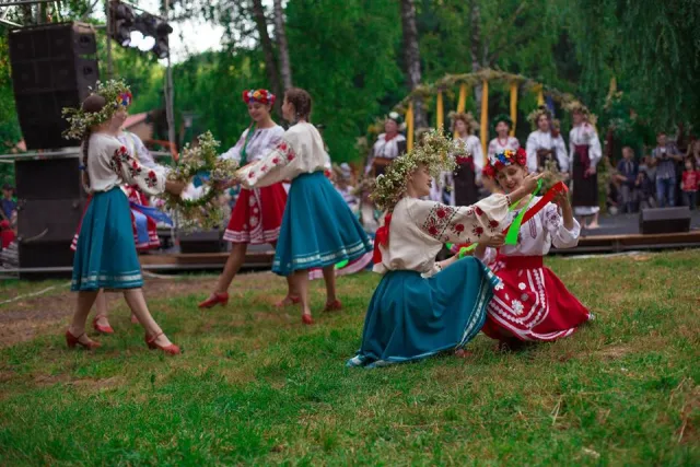 «Купальська ніч – чарівна ніч...»: у парку ім. М. Чекмана святкували Івана Купала — фото 13