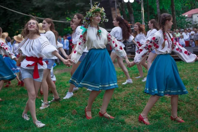 «Купальська ніч – чарівна ніч...»: у парку ім. М. Чекмана святкували Івана Купала — фото 4