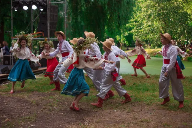 «Купальська ніч – чарівна ніч...»: у парку ім. М. Чекмана святкували Івана Купала — фото 7