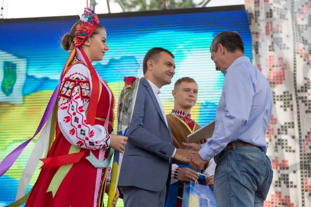 Виставки, ярмарки та парад вишиванок: у Хмельницькому відзначили 26 річницю Незалежності України — фото 3
