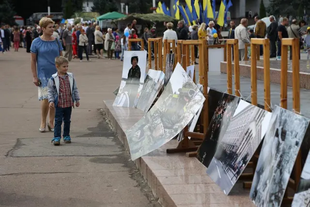 Виставки, ярмарки та парад вишиванок: у Хмельницькому відзначили 26 річницю Незалежності України — фото 8
