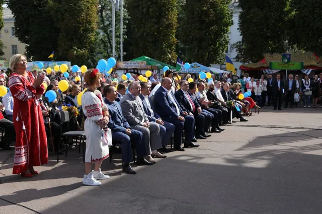 Виставки, ярмарки та парад вишиванок: у Хмельницькому відзначили 26 річницю Незалежності України — фото 10