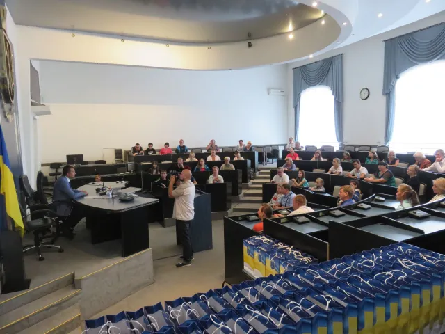Для учасників фестивалю «Сяйво дитинства» провели екскурсію у міській раді — фото 1