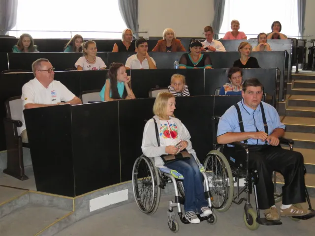 Для учасників фестивалю «Сяйво дитинства» провели екскурсію у міській раді — фото 3
