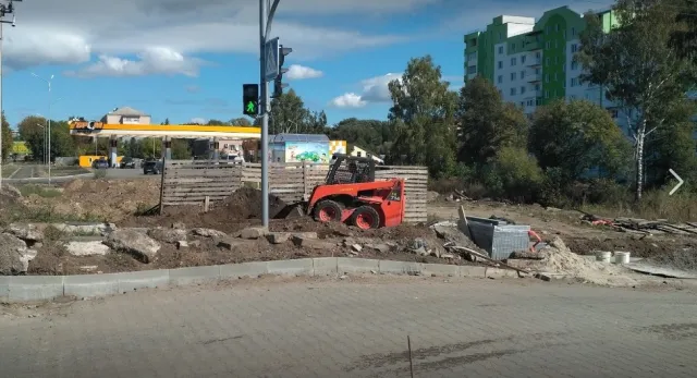 На вулиці Трудовій незабаром з'явиться нова зупинка громадського транспорту та заїзна «кишеня» — фото 1
