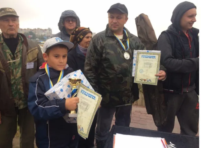 На День міста на пляжі відбулася «Проскурівська рибалка» — фото 1