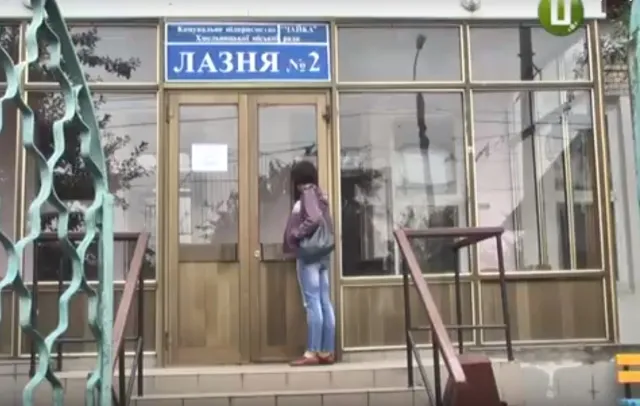 «Щастя поруч» та «Я люблю Хмельницький»: біля «Рукавички» встановили таблички для фотосесій — фото 3