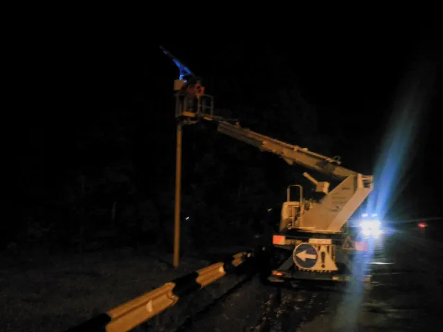 У Хмельницькому на стелах з назвою міста з'явилася підсвітка — фото 7