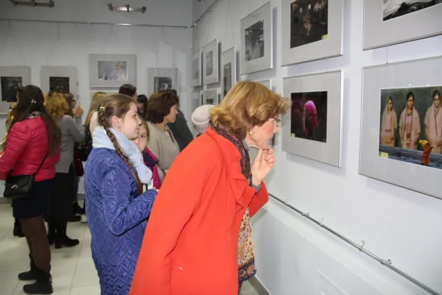 У Хмельницькому відкрили виставку «Фотовернісаж на Покрову», в якій представлено 55 фотографій — фото 5