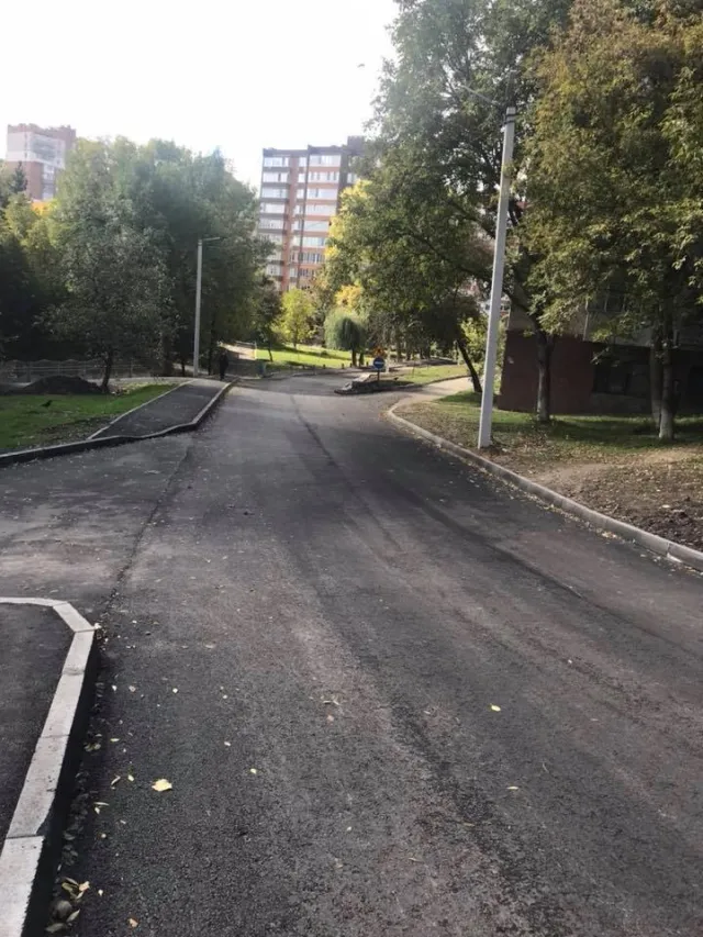 У Південно-Західному мікрорайоні з'явилася нова пішохідна доріжка та освітлення — фото 4
